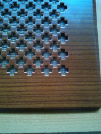 mřížka ražená s drevenym dekorem